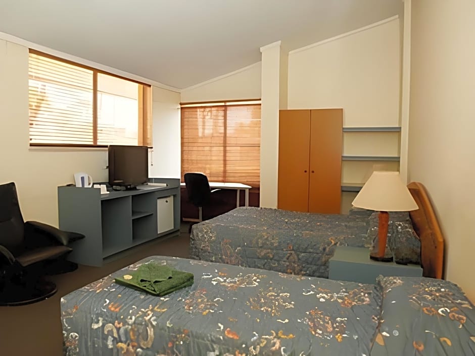 Seasons Hotel Newman