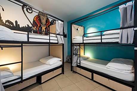 Bed in 6-Bed Mixed Dormitory Room Ensuite