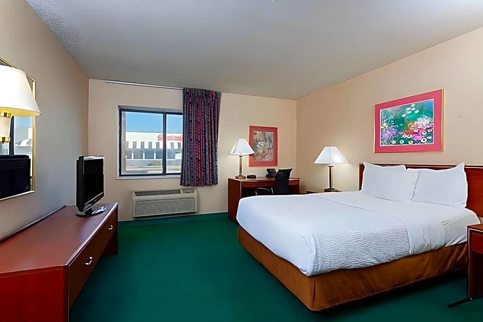 Norwood Inn & Suites Indianapolis East Post Drive