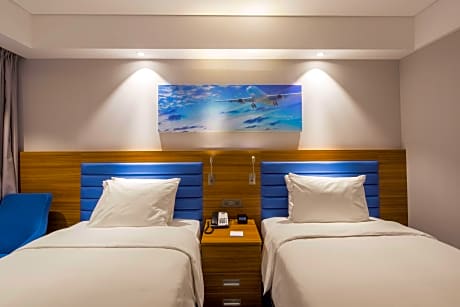 Twin Room with City View - Non-Smoking