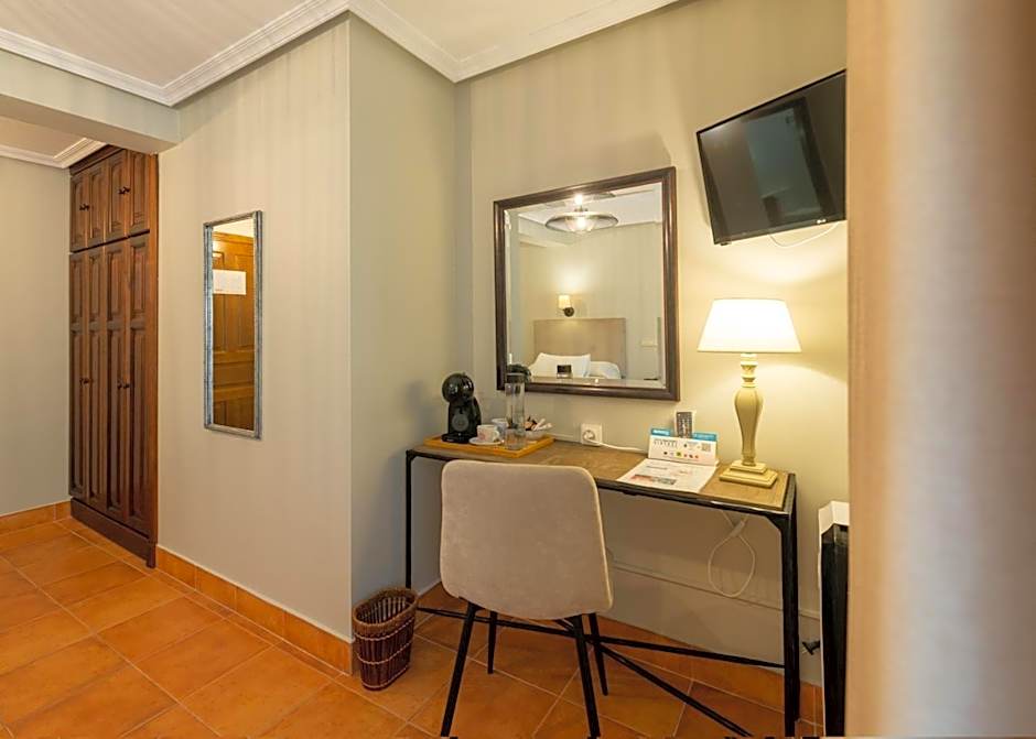 Logis Hotel Restaurante La Casa de Juansabeli