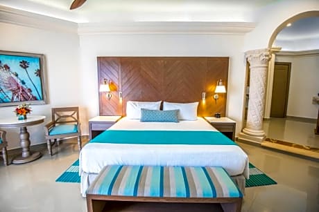 Junior Suite 1 King Bed - All Inclusive