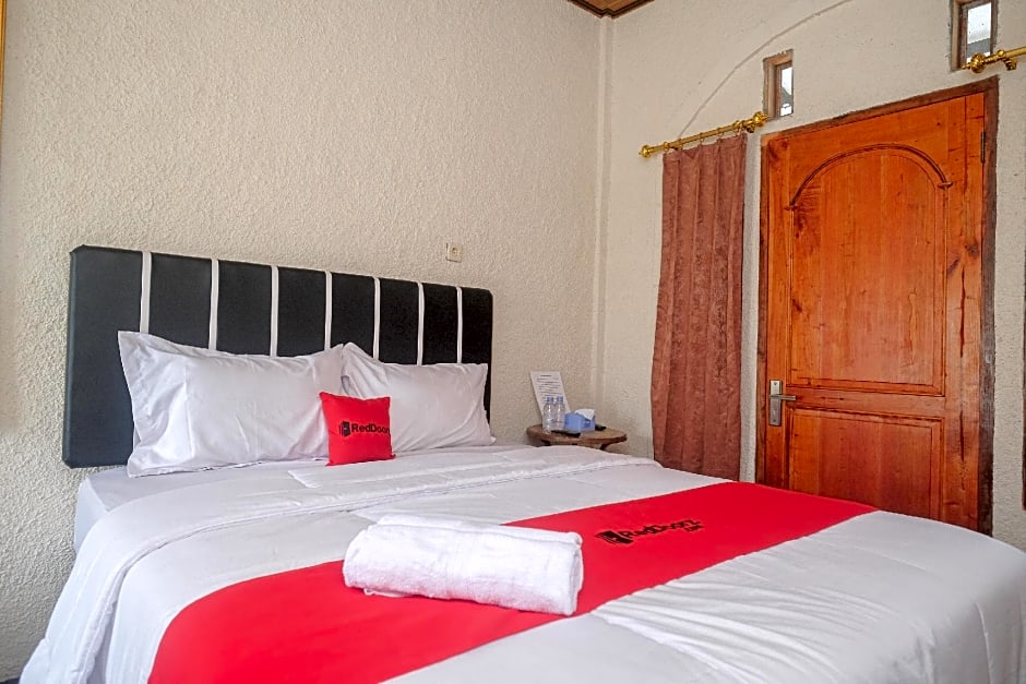 RedDoorz Syariah @ Jalan Dieng Wonosobo 2