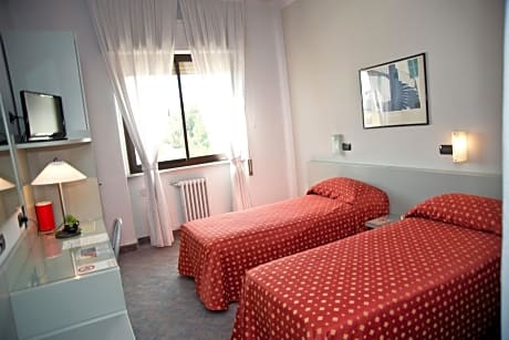 Double or Twin Room (1 Adult)