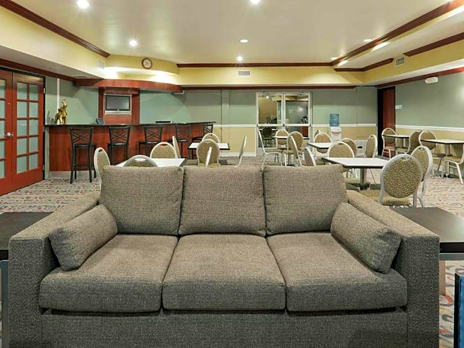 Holiday Inn Express Hotel & Suites Bakersfield Central By IHG
