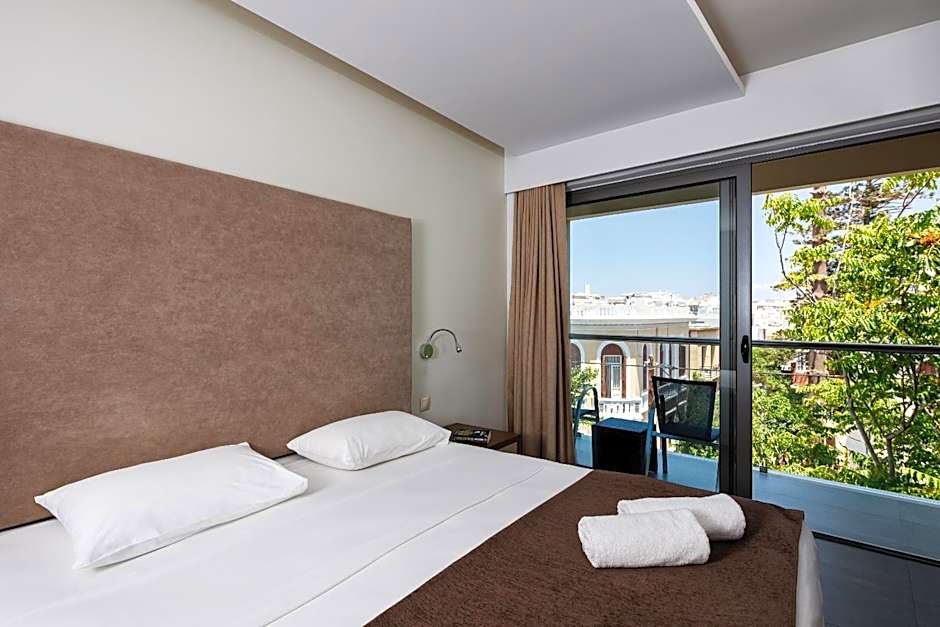 Oktober Downtown Rooms