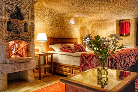 Hammam Cave Suite