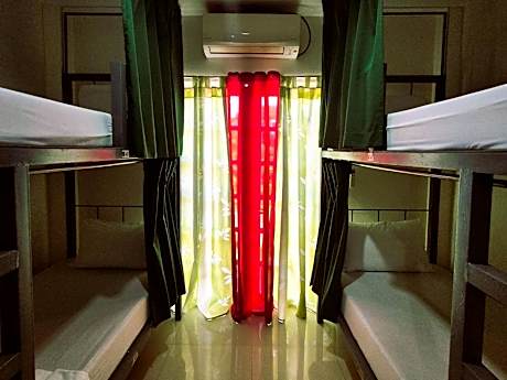 Bunk Bed in Mixed Dormitory Room