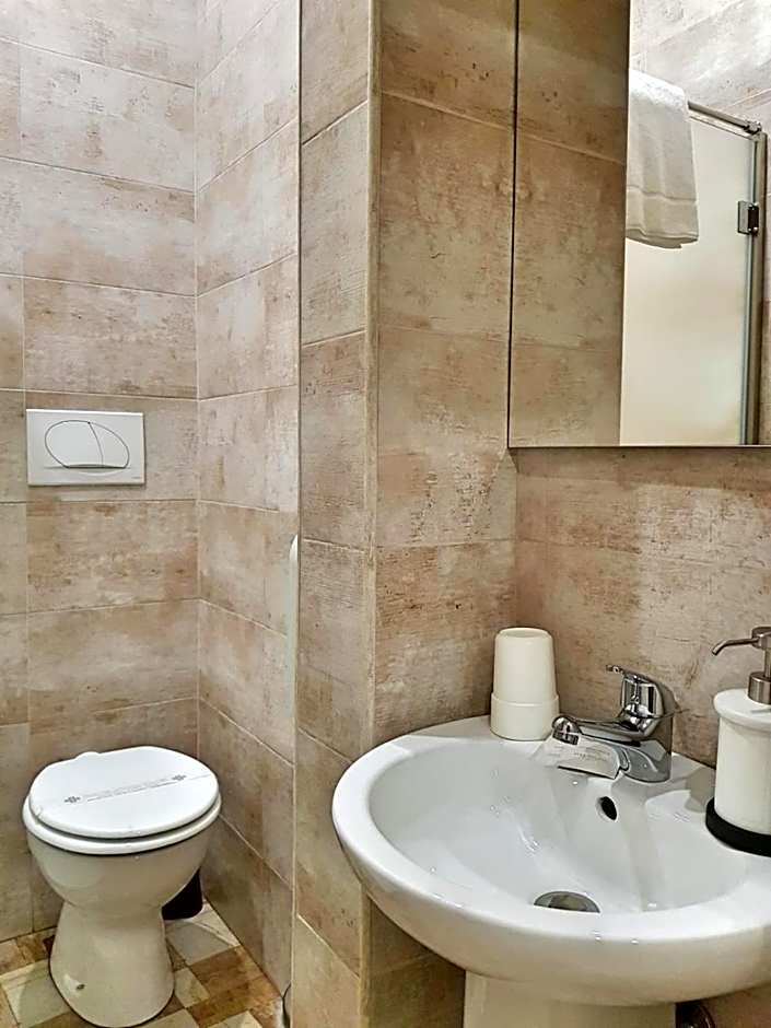 B&B Gisira