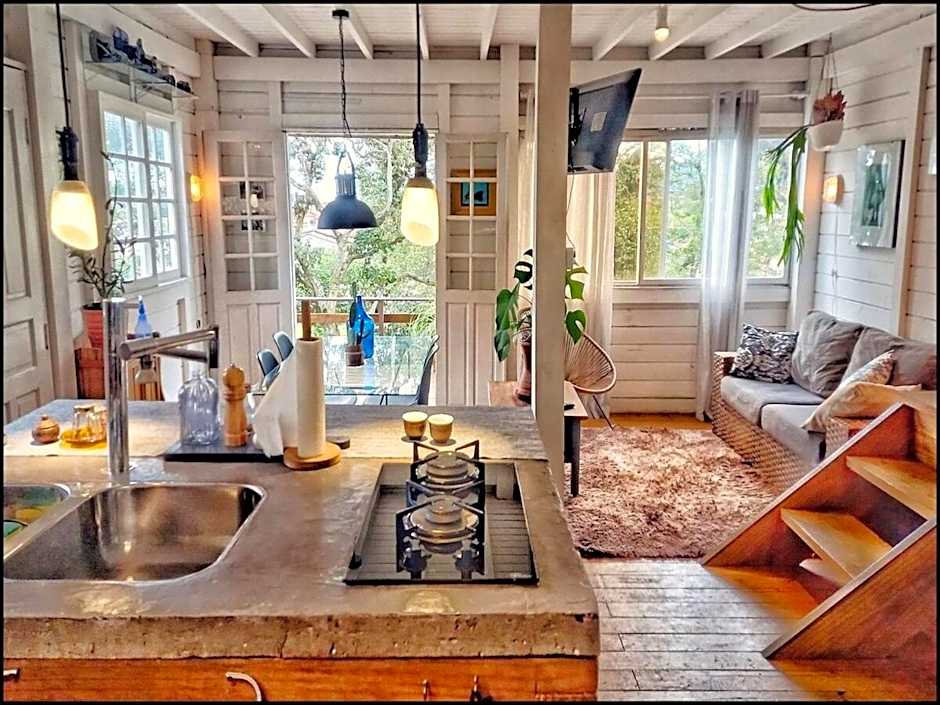 Cabana com vista mar, nascer do sol e lua cheia