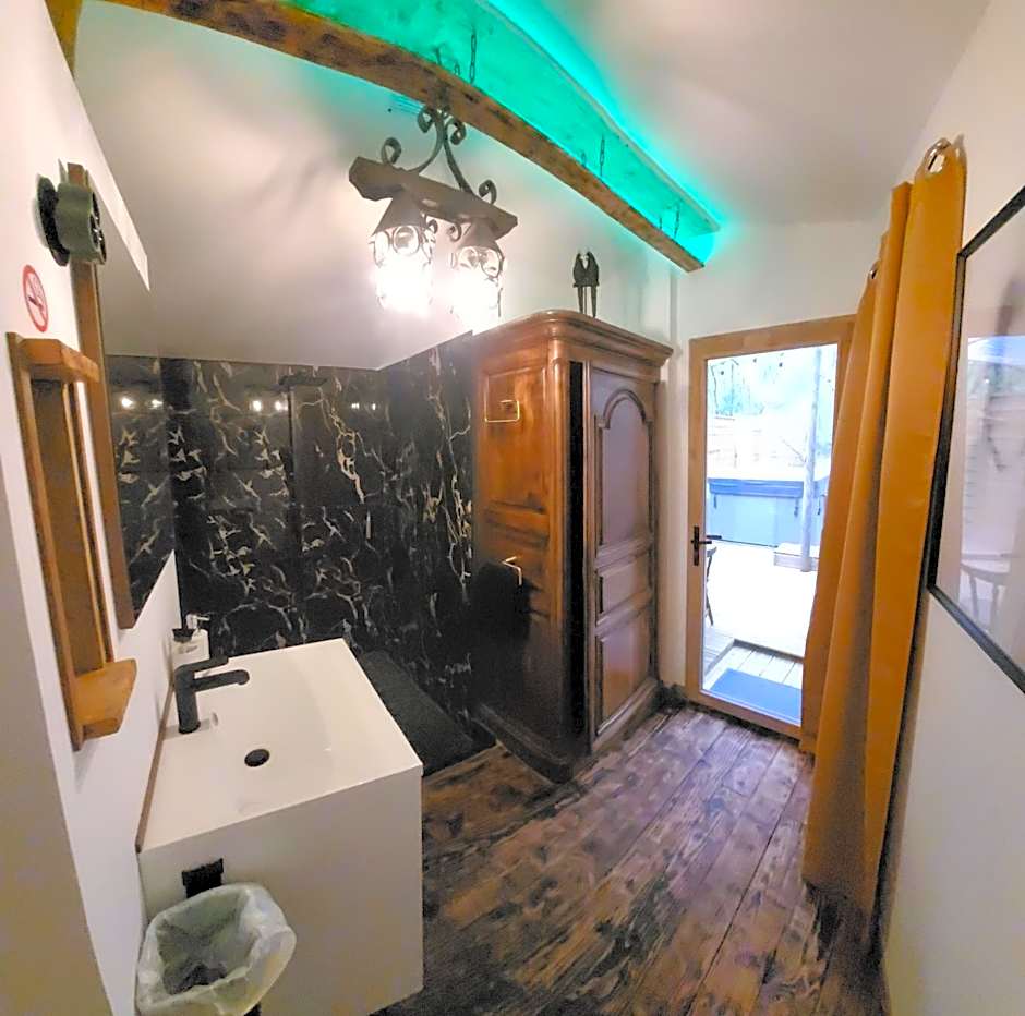 LOVE Room Danslesbois avec spa