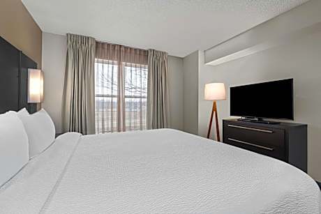 One-Bedroom King Suite