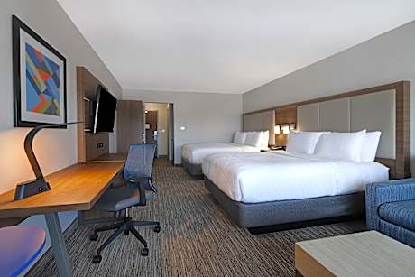 2 Queen Beds Suite Comm Accessible