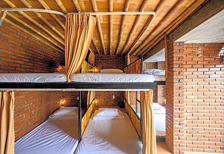 Dormitory Room (Beds)