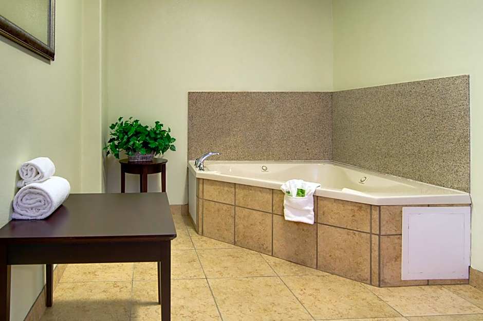 Holiday Inn Express Hotel & Suites Kansas City Sports Complex By IHG