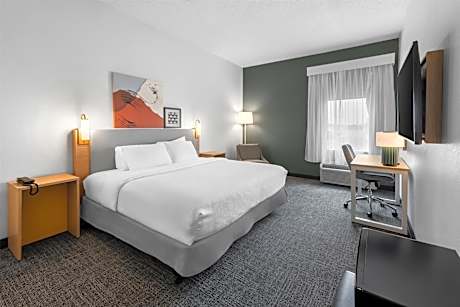 King Room with Mobility Accessible Tub