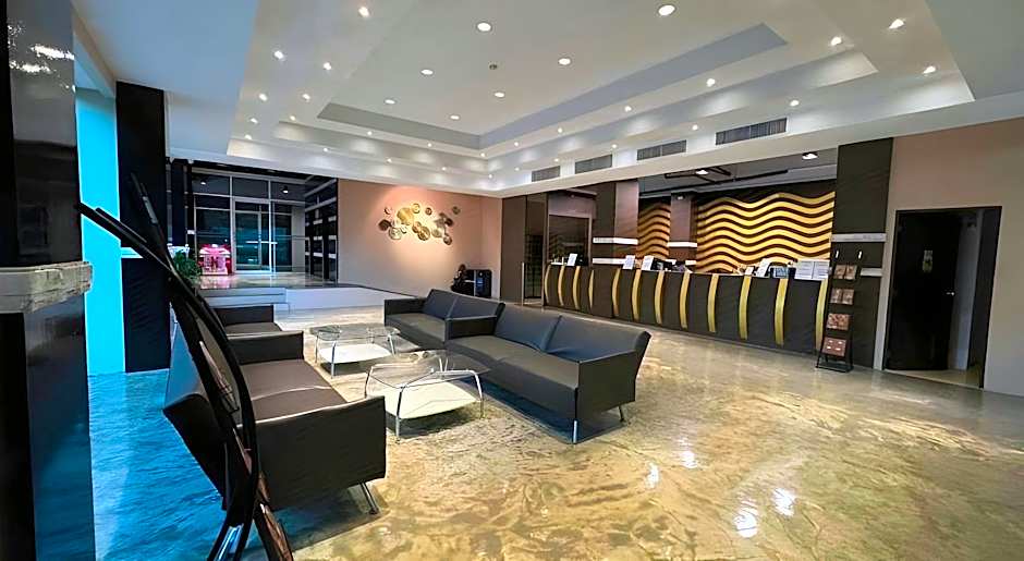 Crown Pattaya Beach Hotel