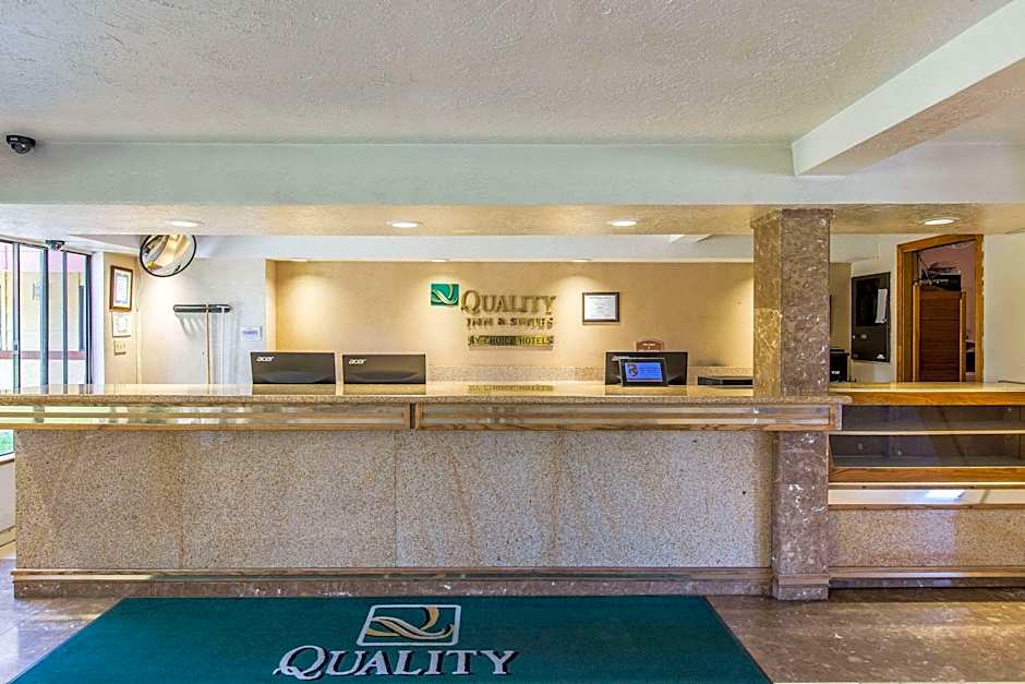 Quality Inn & Suites Bakersfield