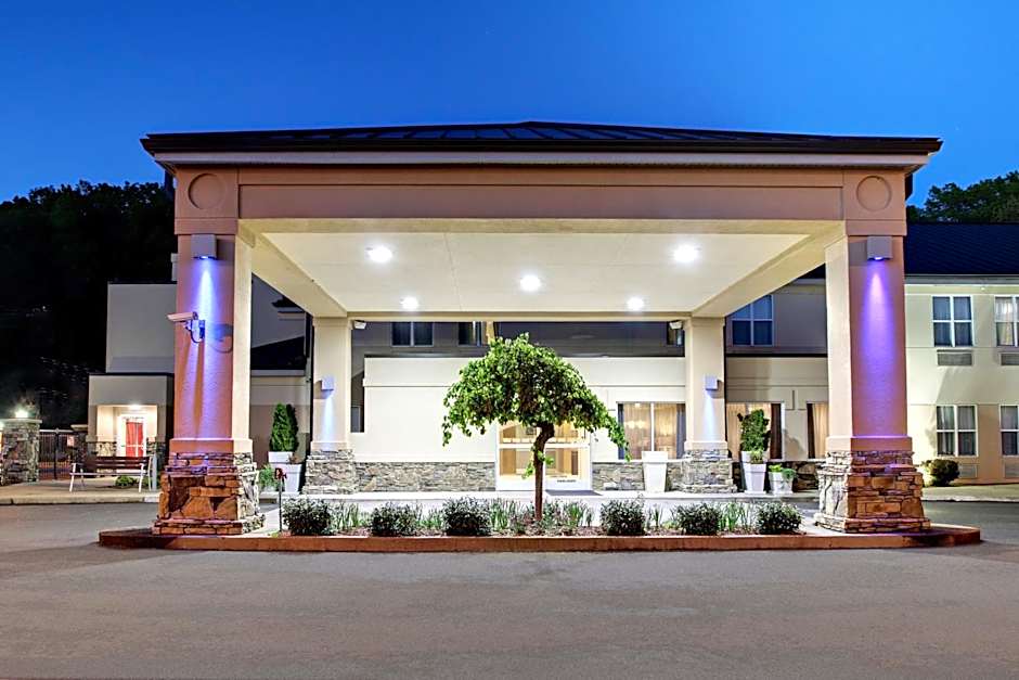 Holiday Inn Express Hurricane Mills Waverly By IHG