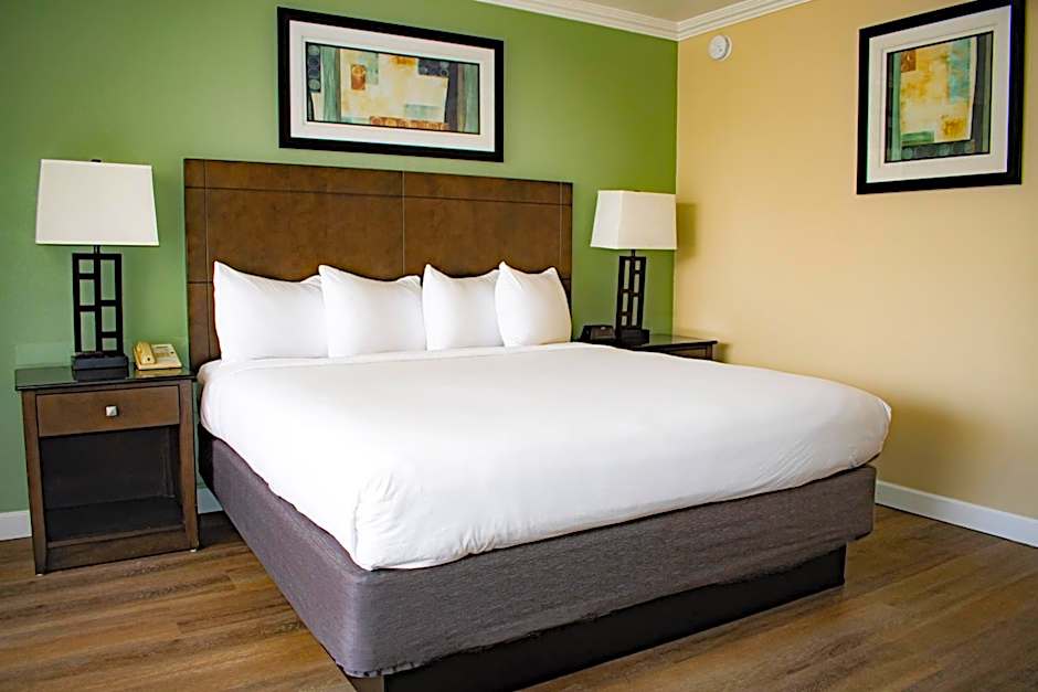 Travelodge by Wyndham Monterey Bay