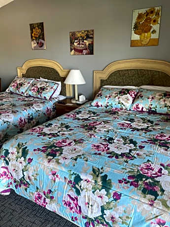Deluxe Queen Room with Two Queen Beds