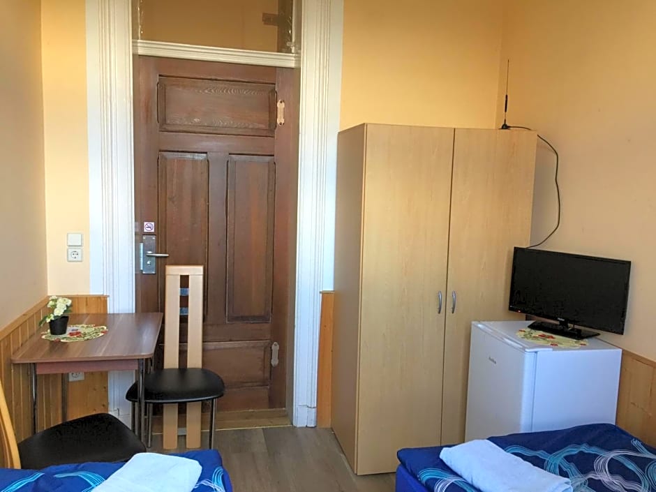 Zimmerfrei-Dresden mit Bad-Miniküche Self Check In 24-7