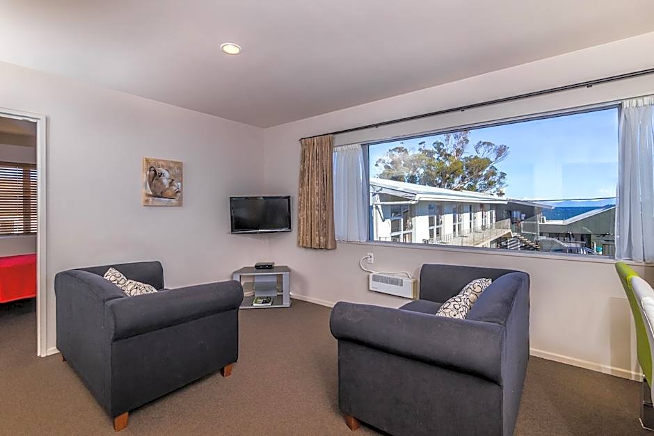 Twin Peaks Lakeside Inn