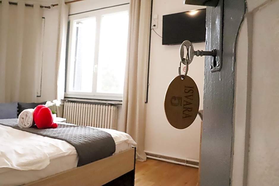 Hôtel & Restaurant ISVARA