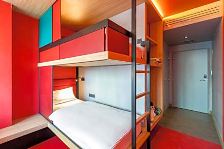 Quadruple Room with Private Bathroom