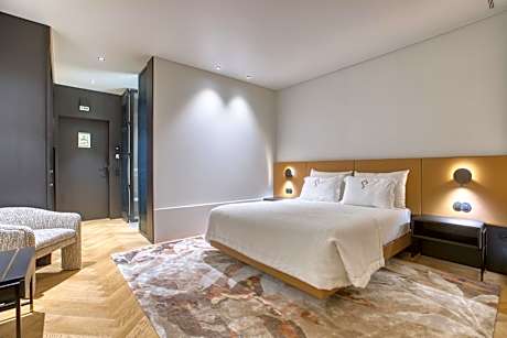 Deluxe Room (2 Adults + 1 Child)