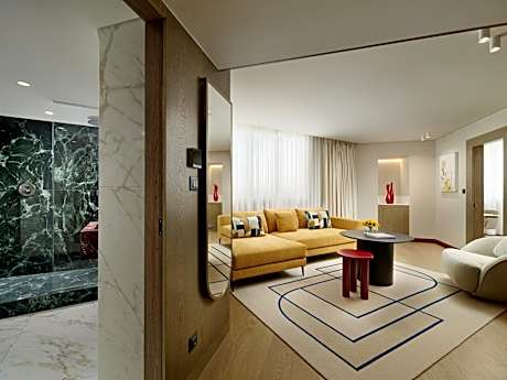 One Bedroom King Suite Club Access