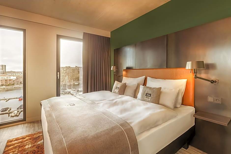 Holiday Inn - the niu, Fender Amsterdam By IHG