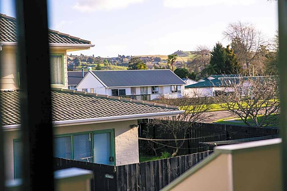Birchwood Spa Motel