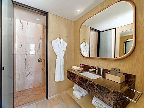 Deluxe Family (2 Adults + 1 Child)