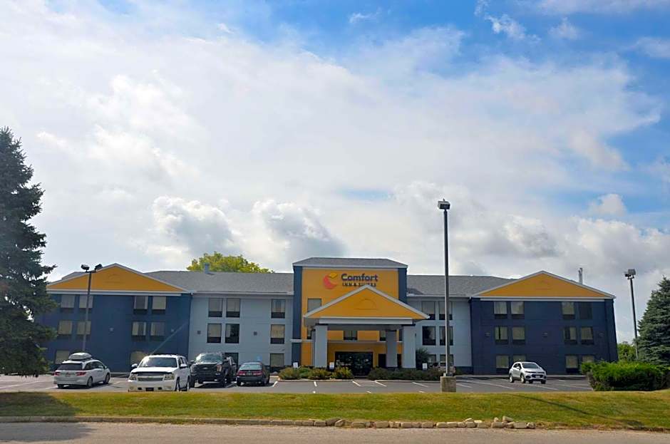 Photo 1 of 23 of Comfort Inn & Suites Maumee