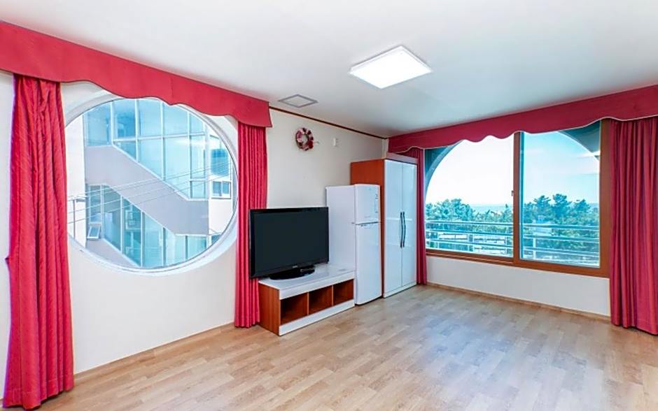 Donghae(mangsang) East House