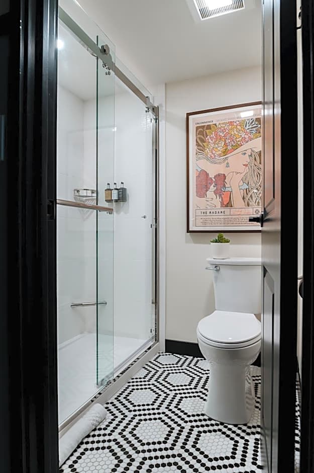 UNCOMMONER HOTEL by Reverie Boutique Collection