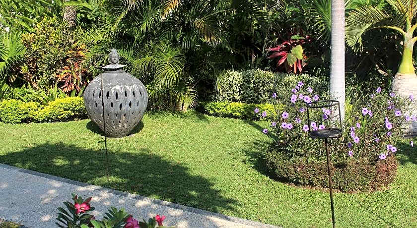 Kelapa Lovina Beach Villa