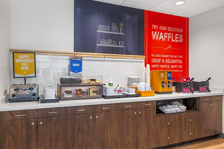 Hampton Inn & Suites Bakersfield Central