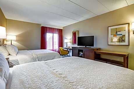 Queen Room with Two Queen Beds - Hearing Access