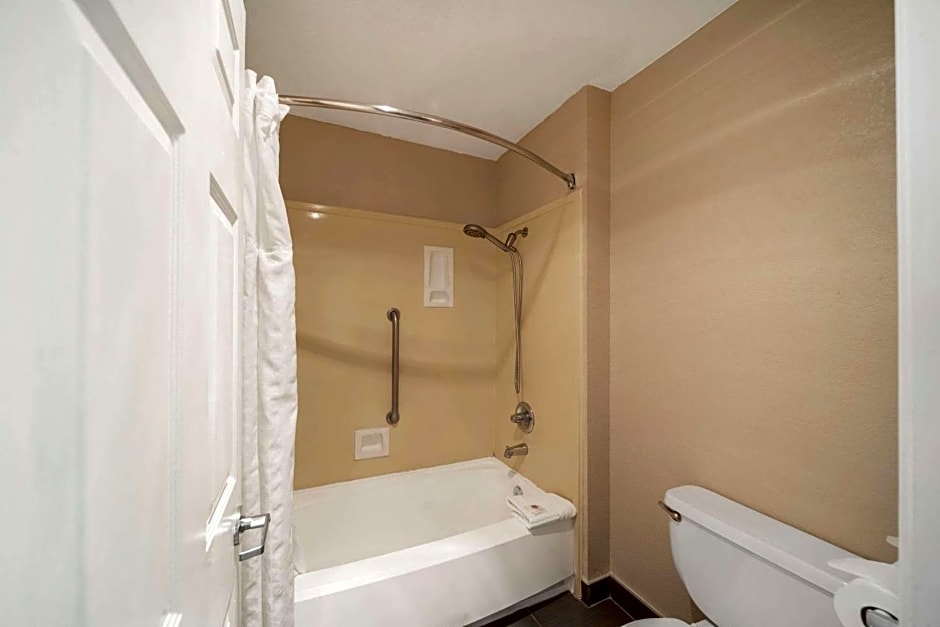 Comfort Suites Red Bluff near I-5