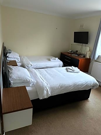 Twin Room with Private Bathroom