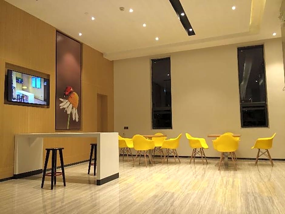 IU Hotel Zhanjiang Haibin Park Seaview Corridor