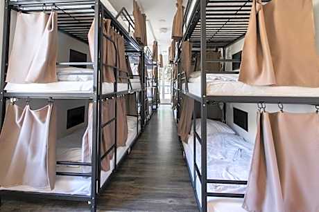 Private Room (18 Adults)