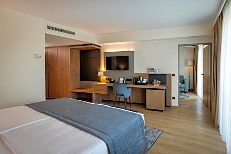 Junior Suite with City View