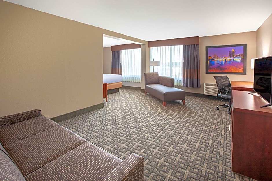 Baymont by Wyndham Grand Rapids Near Downtown
