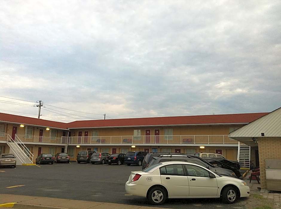 Scottish Inn Near the Falls and Casino