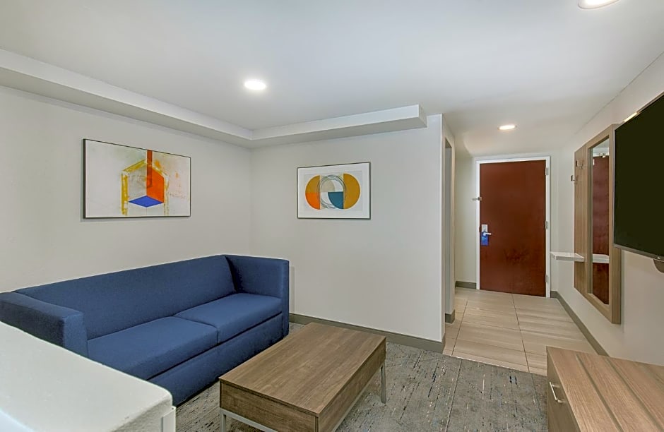 Holiday Inn Express & Suites Columbus at Northlake By IHG