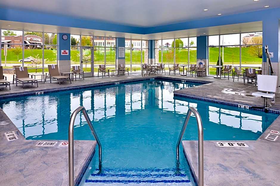 Holiday Inn Express & Suites Madison By IHG