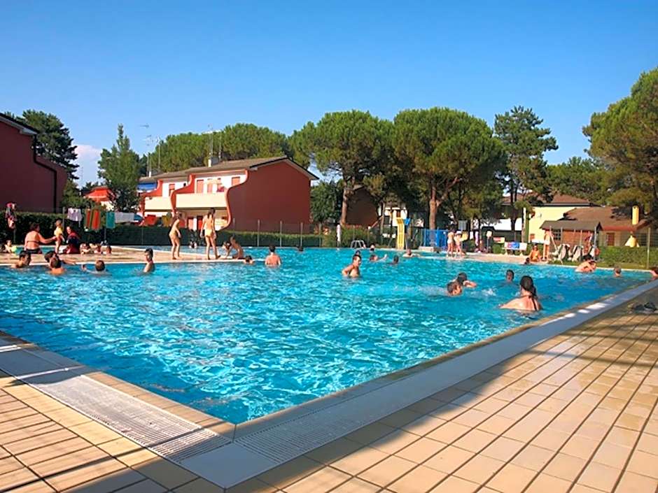 Bright flat in residence with pool - Beahost